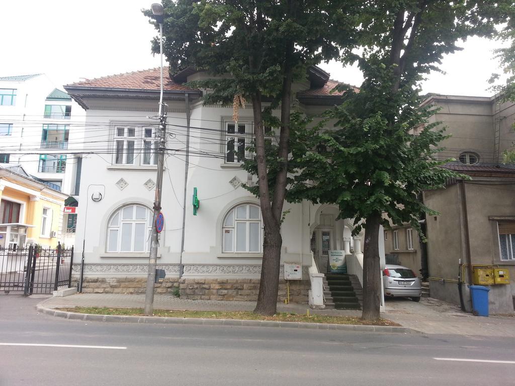 Hostel Andrei Iasi Bagian luar foto